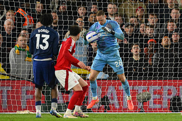 通过对伊萨 通过对伊萨